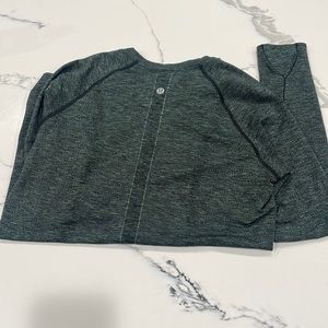 Women’s Lululemon long sleeve